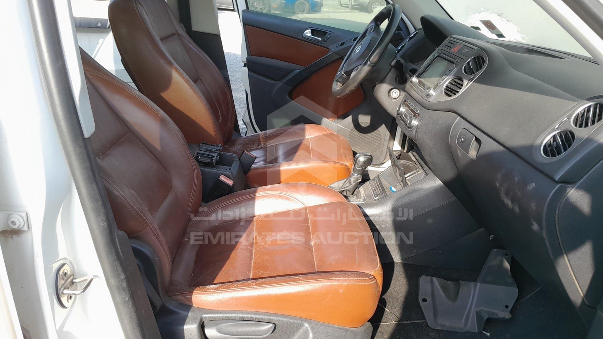 2011 VOLKSWAGEN TIGUAN VIN: WVGCE15N3BW008422