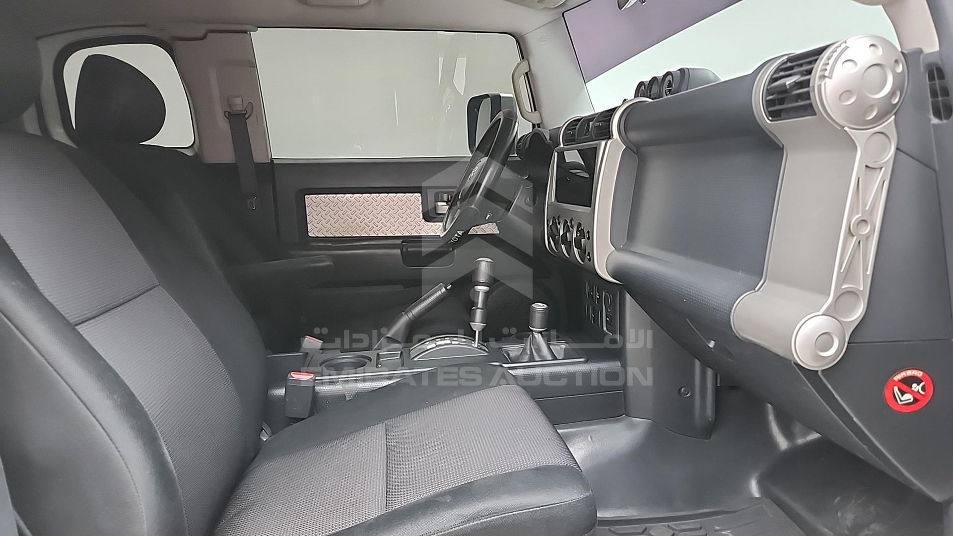 2008 TOYOTA FJ CRUISER VIN: JTEBU11F18K035244