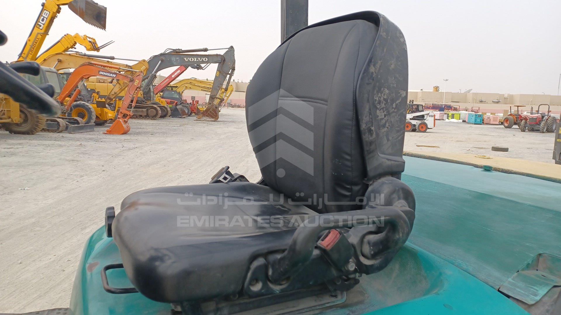 2016 KOMATSU FORKLIFT VIN: M252138087