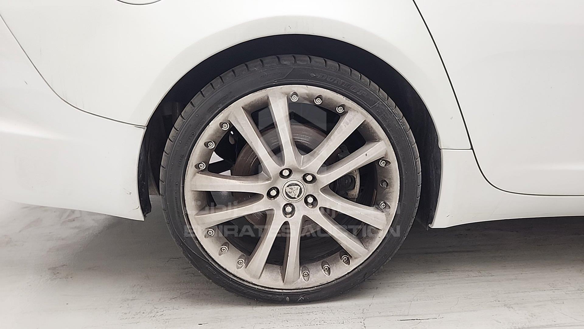 2011 JAGUAR XF VIN: SAJAA07DXBFR83989