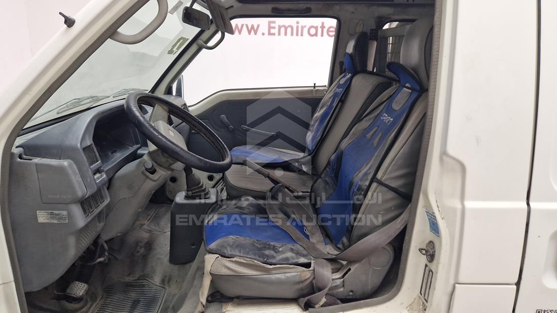 ميتسوبيشي ال 300 2007 — زاوية السائق الأمامية اليسرى — صورة 14