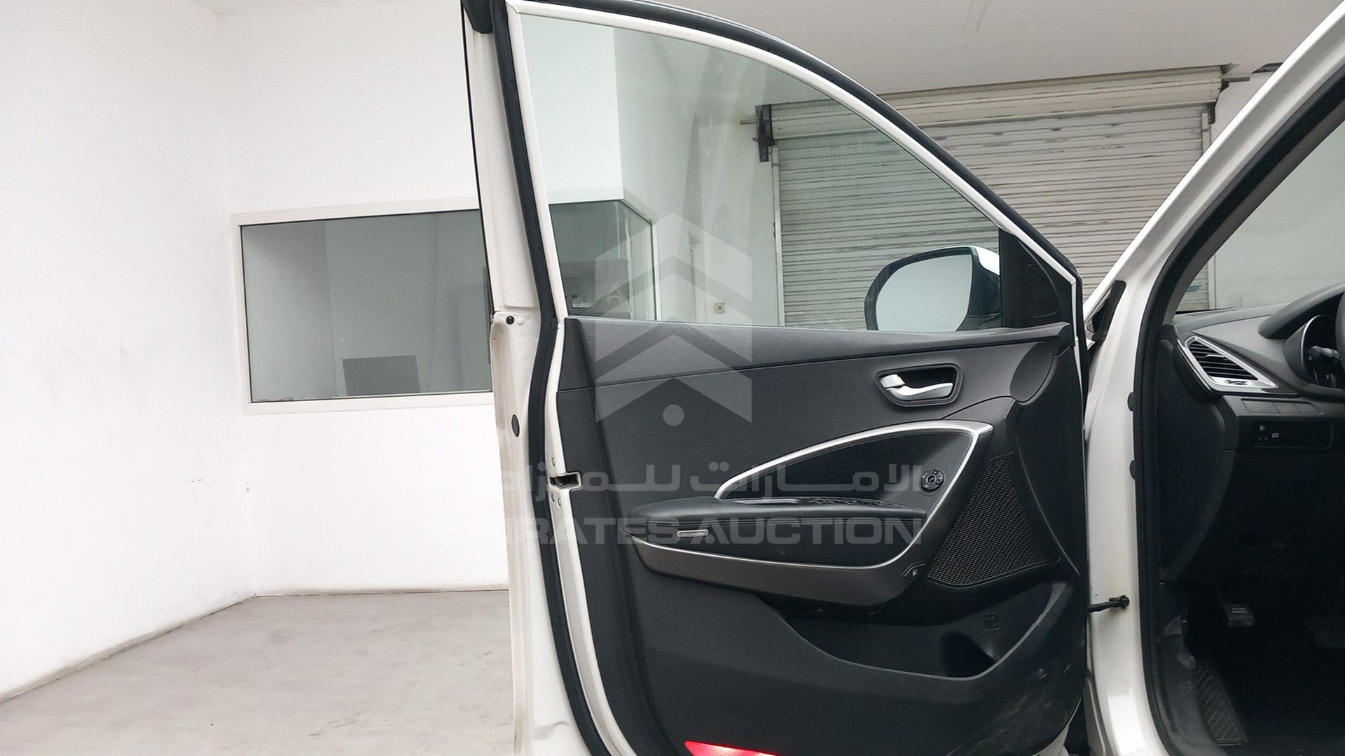 2014 HYUNDAI SANTA FE VIN: KMHSM81E6EU050192