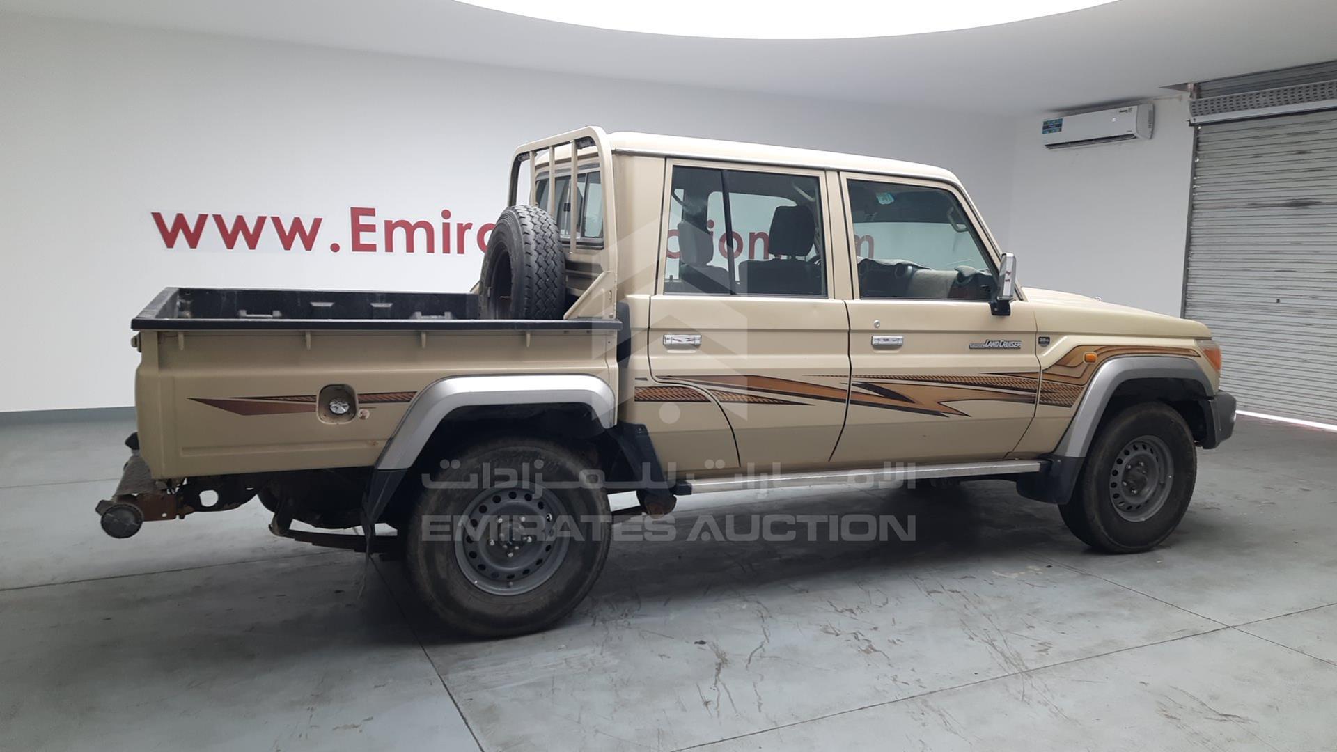 2015 TOYOTA LAND CRUISER VIN: JTFBU71J8F7004298
