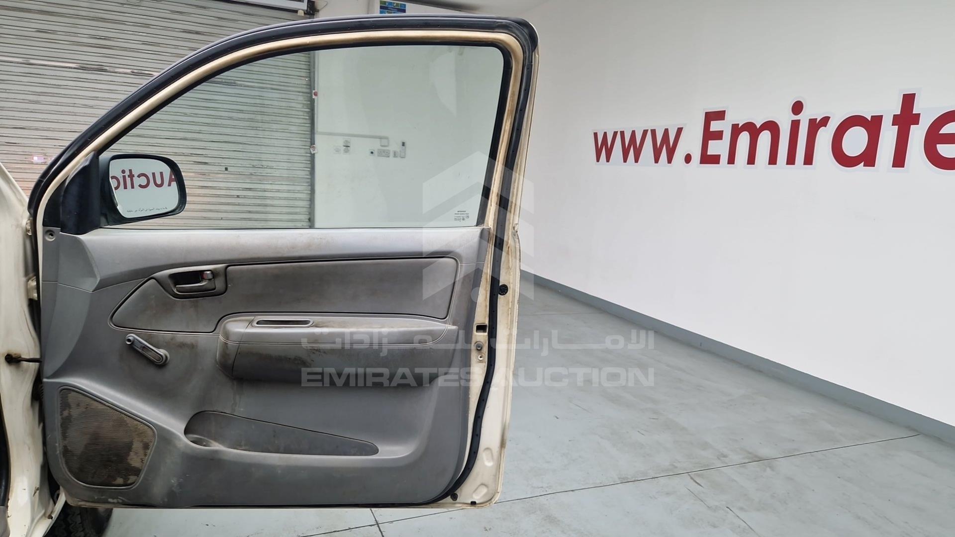 2007 TOYOTA HILUX VIN: MR0CX12GX70017604
