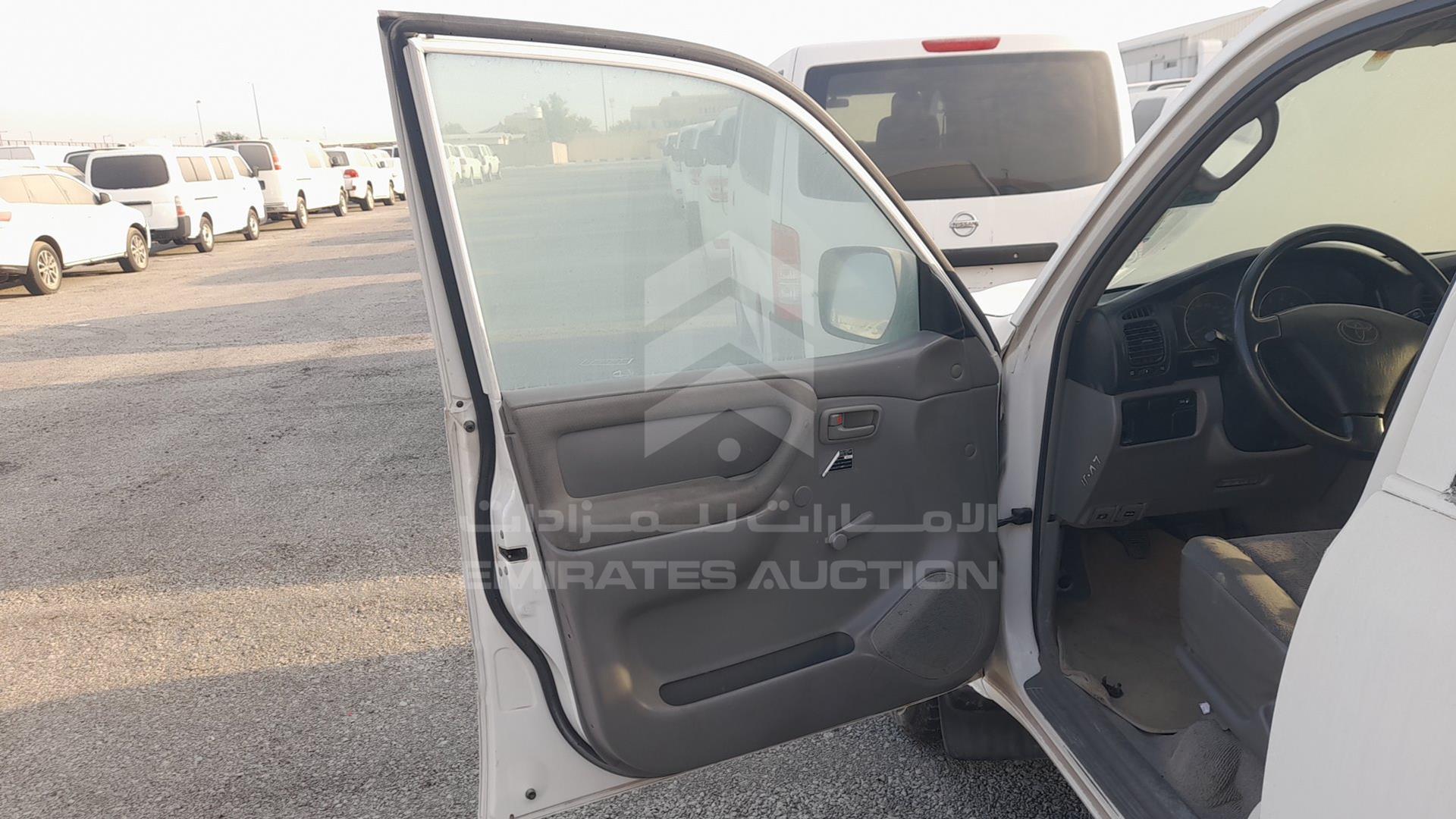 2007 TOYOTA LAND CRUISER VIN: JTGHJ01J273011004