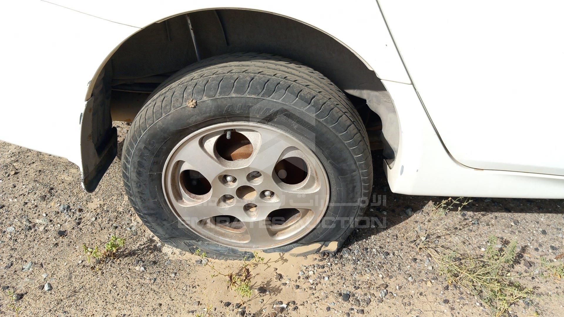 2005 MITSUBISHI GRANDIS VIN: JMYLRNA4W5Z703642