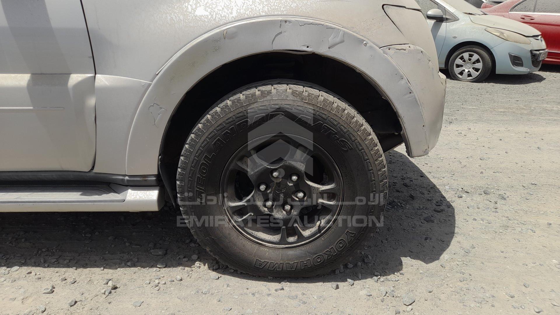 2008 MITSUBISHI PAJERO VIN: JMYLRV93W8J721894