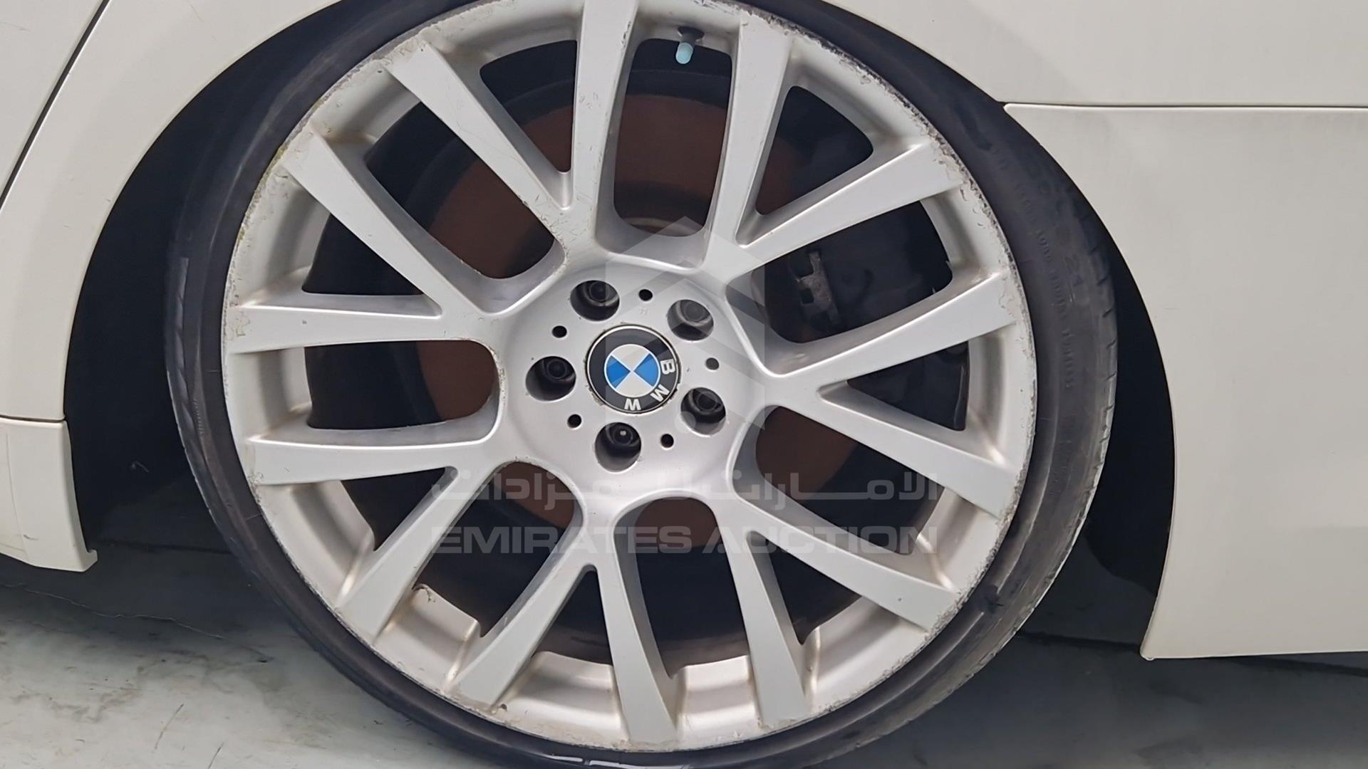 2011 BMW 750 VIN: WBAKB8101BC345410