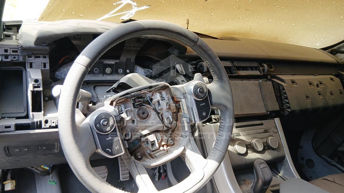2015 Range Rover Sport — Full Dashboard View — Photo 15