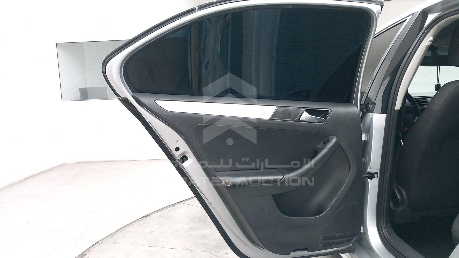 2015 VOLKSWAGEN JETTA VIN: WVWRV1AJXFM200925