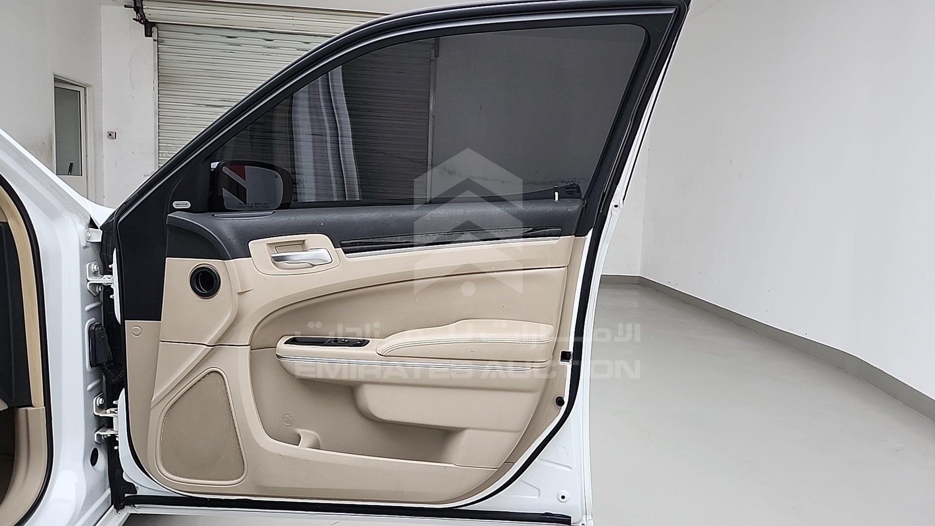 2012 CHRYSLER 300 C VIN: 2C3CCACGXCH246111