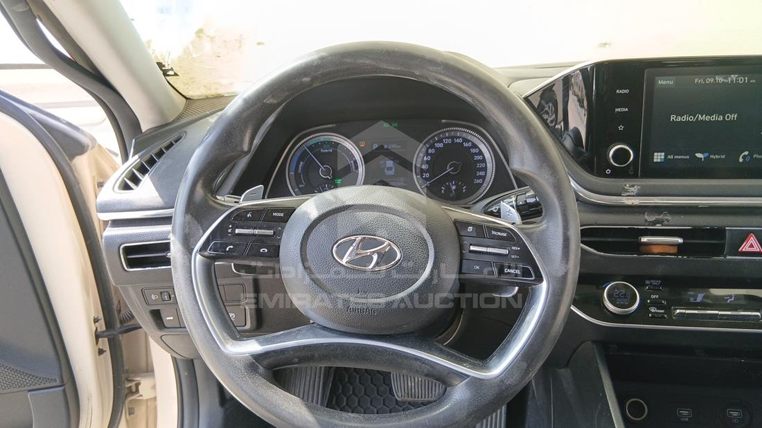 2021 Hyundai Sonata Hybrid — Steering & Mounted Controls — Photo 14