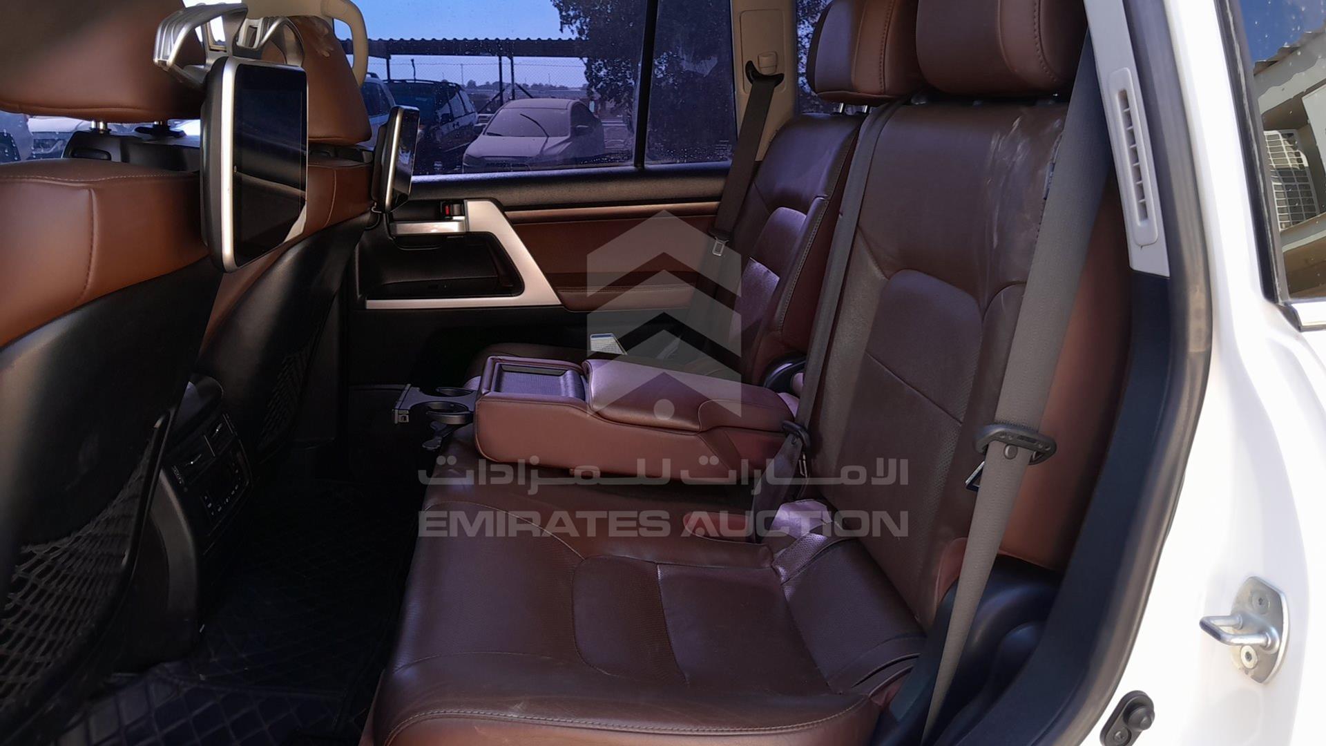 2017 TOYOTA LAND CRUISER VIN: JTMHY05J0H4057056
