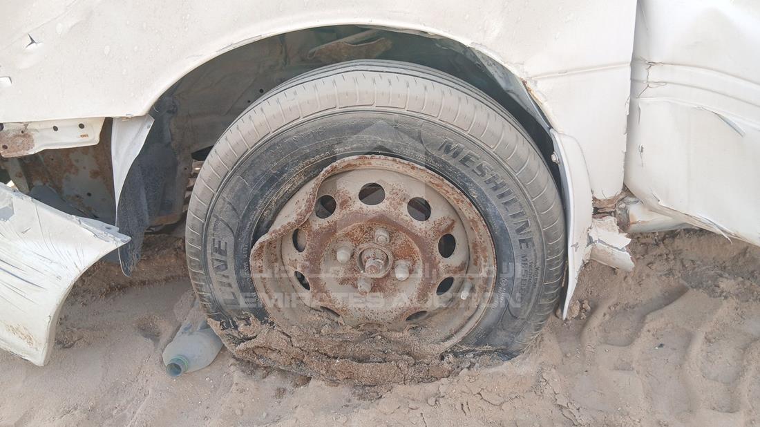 نيسان صني 2000 — الإطار الأمامي الأيسر — صورة 33