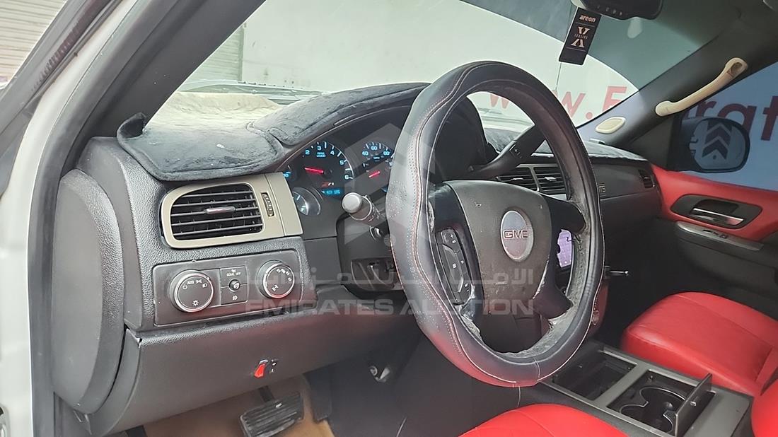 2011 GMC Sierra — Front Left Driver Dashboard View — Photo 11