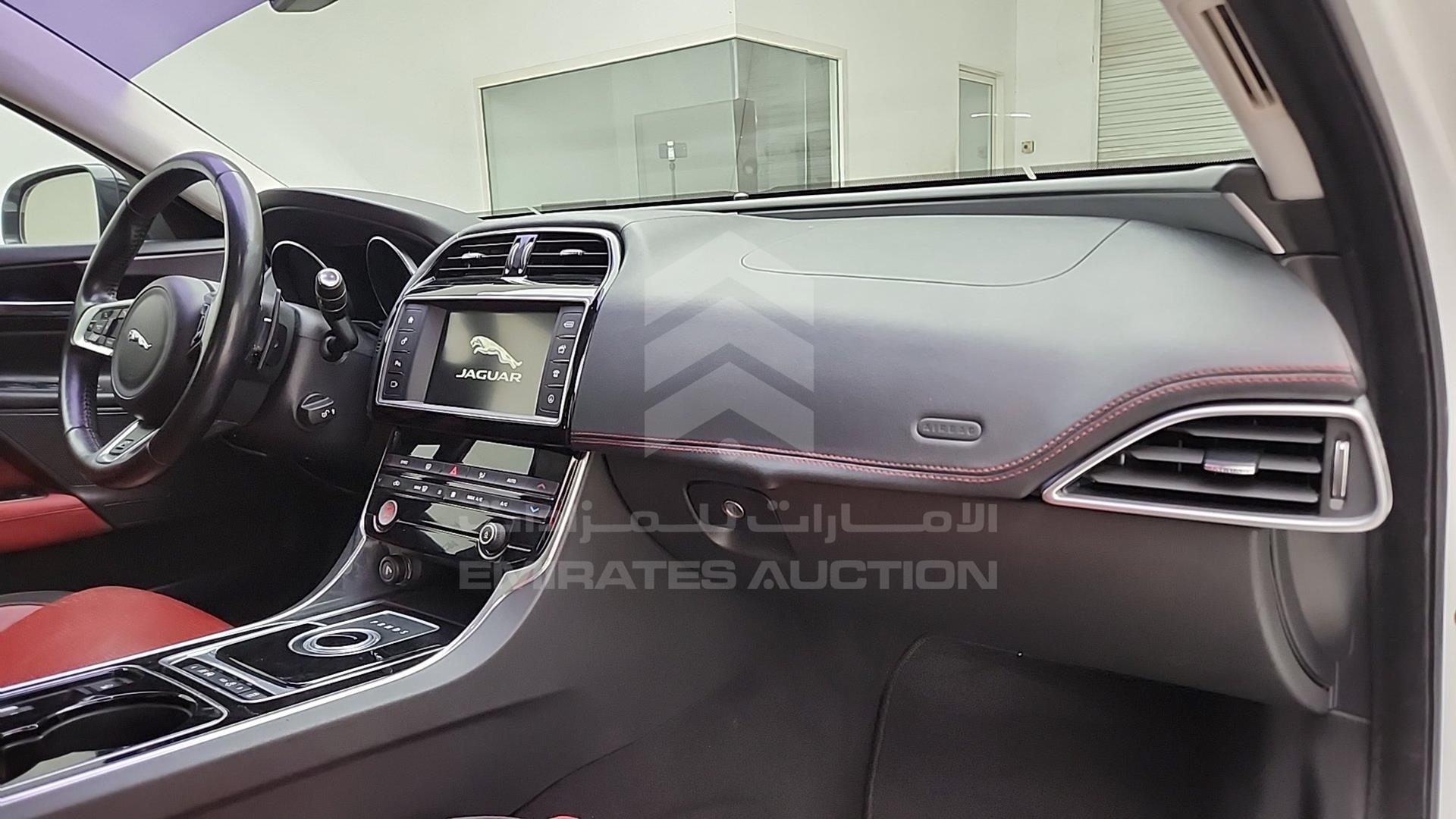 2016 JAGUAR XE VIN: SAJAB4BG8GA924028