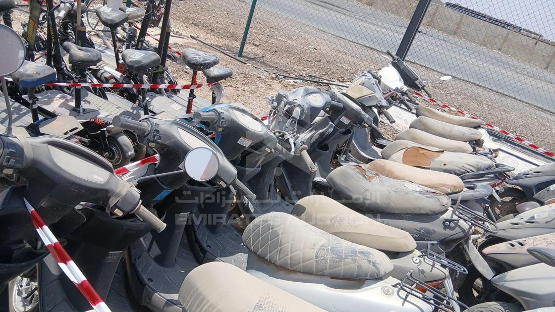 20 Scooter - Scrap without document — Steering & Mounted Controls — Photo 11