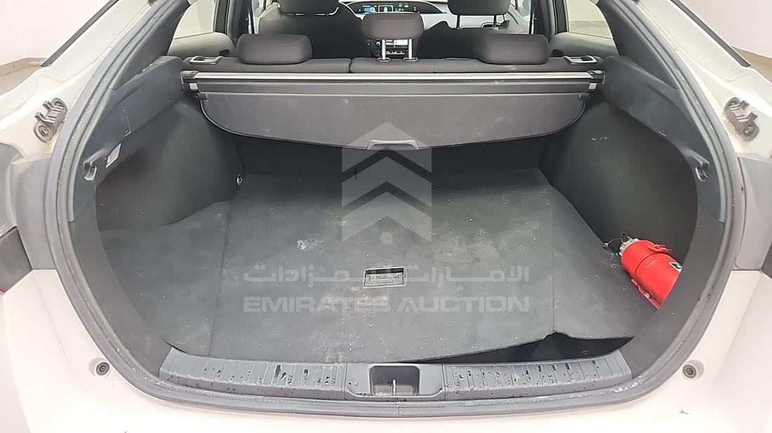 تويوتا بريوس 2020 — زاوية صندوق السيارة — صورة 24
