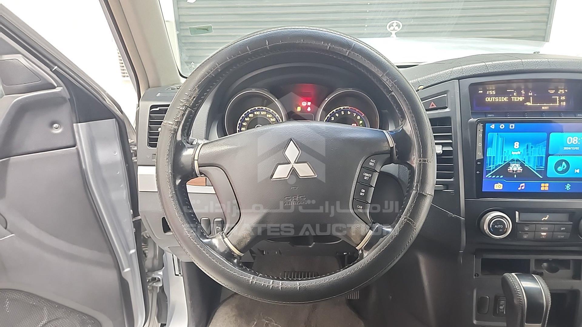 2008 MITSUBISHI PAJERO VIN: JMYLRV93W8J720356
