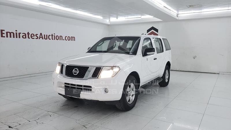 VSKLR11A3EA543133 Auction: EmiratesAuction Lot: 405690 VSKLR11A3EA543133 Nissan Pathfinder 2014 WHITE Photo 5