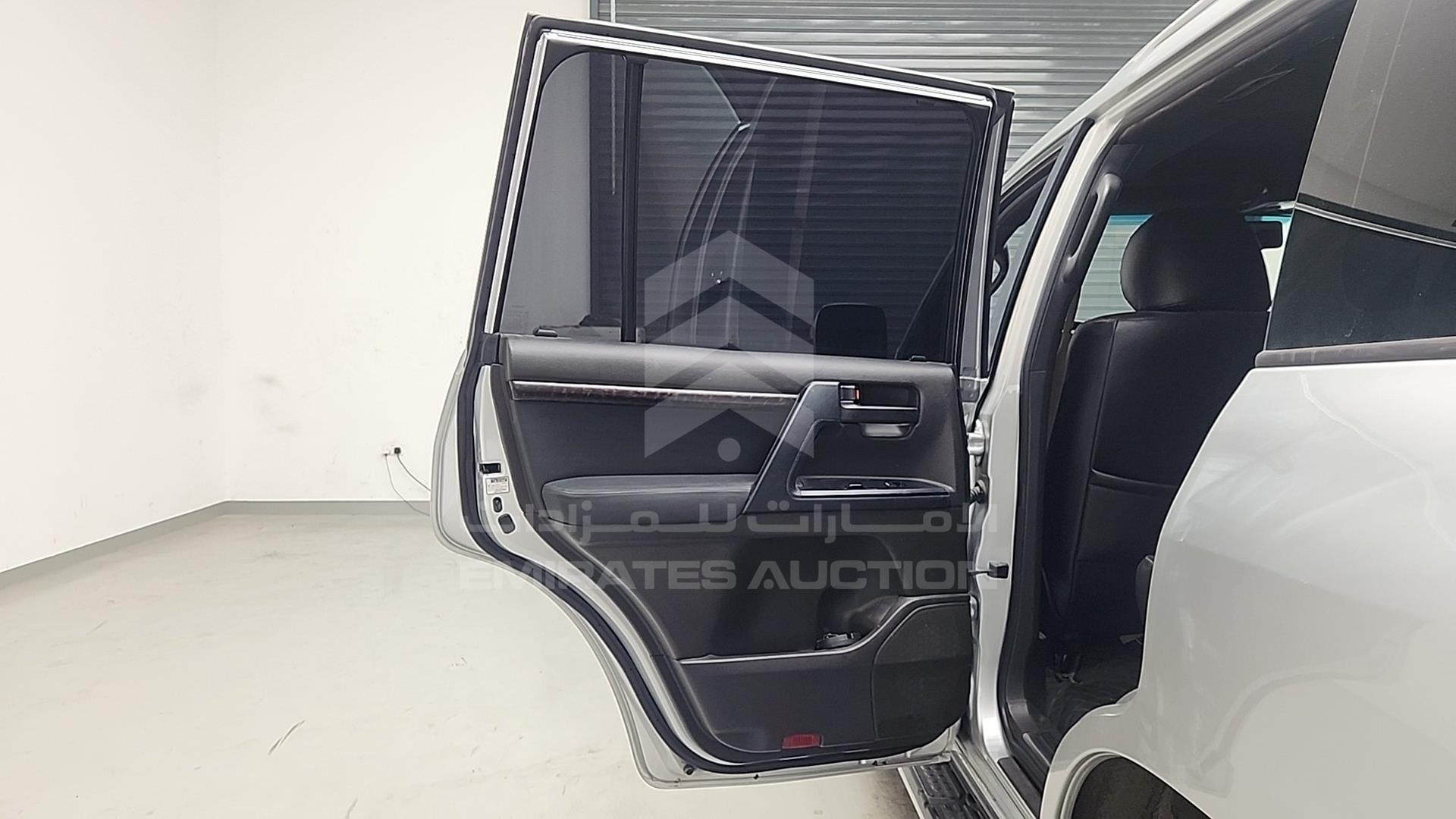 2011 TOYOTA LAND CRUISER VIN: JTMHT09J2B5089386