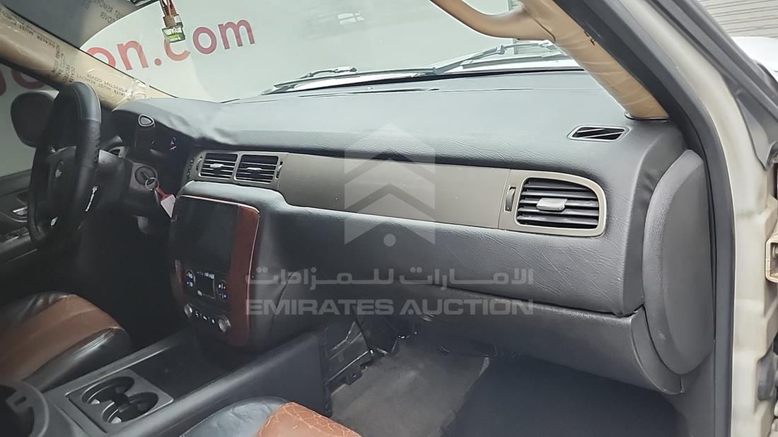 2008 Chevrolet Tahoe — Front Right Passenger Dashboard View — Photo 27