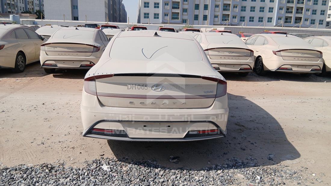 هيونداي سوناتا هجينة 2021 — الزاوية الخلفية — صورة 8