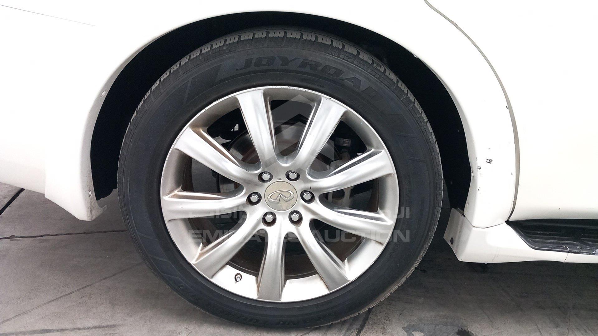 2011 INFINITI QX56 VIN: JNRAZ25Y6B9000720