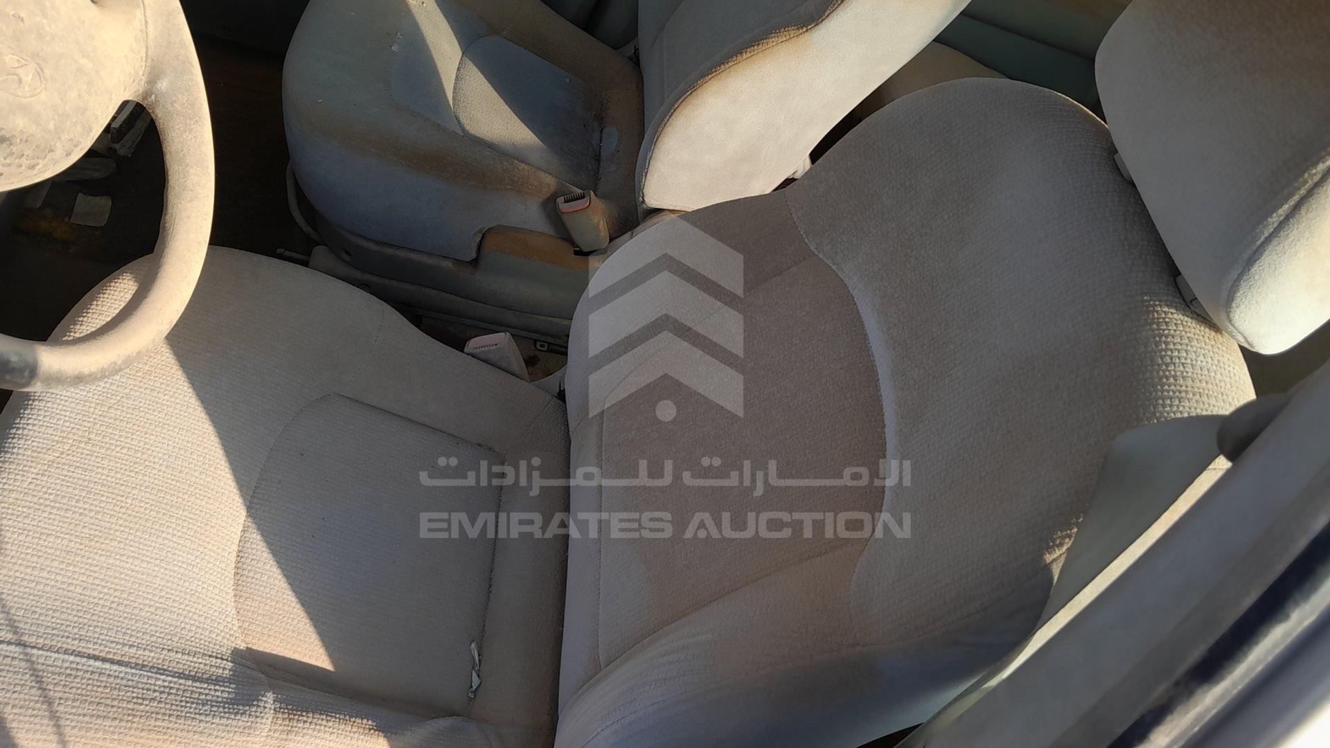 2006 HYUNDAI TRAJET VIN: KMHMG81C56U289569