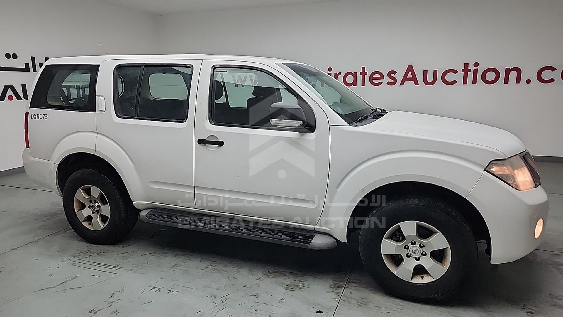 2015 NISSAN PATHFINDER VIN: VSKLR11A1FA579582