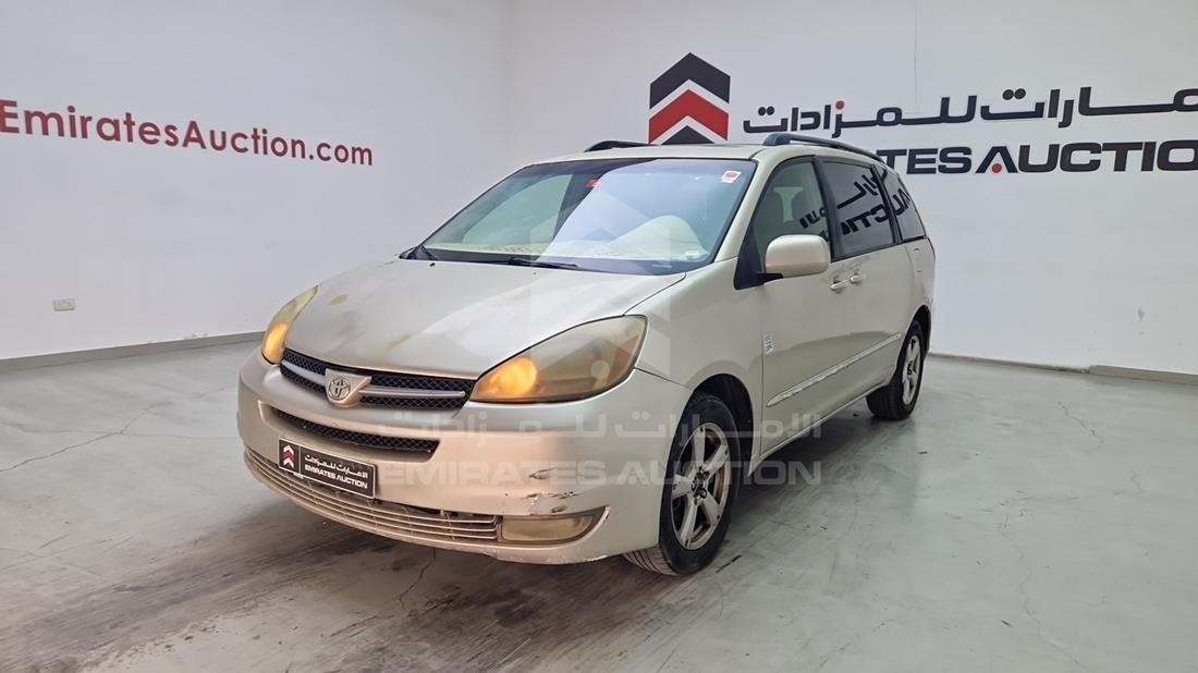 2004 Toyota Sienna — Front Left Angle — Photo 7