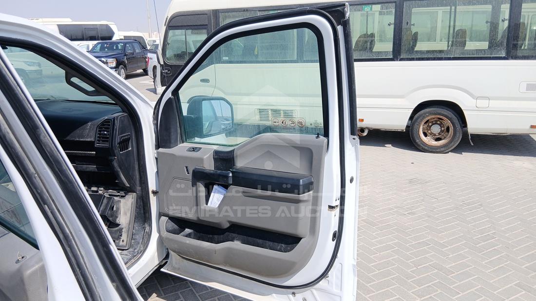 فورد اف 150 2020 — الباب الأمامي الأيمن — صورة 27