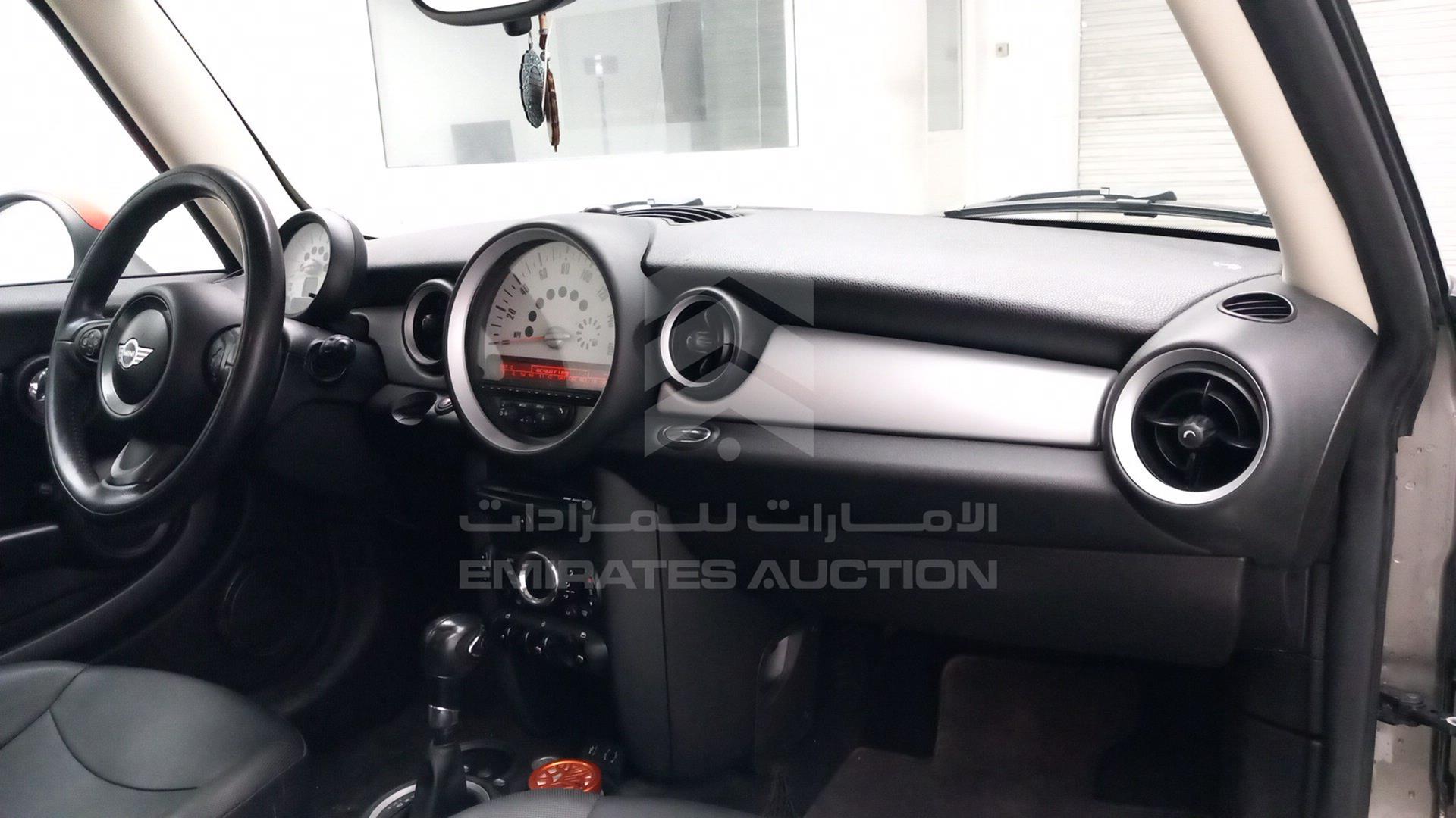 2013 MINI COOPER VIN: WMWSU3C52DT684427