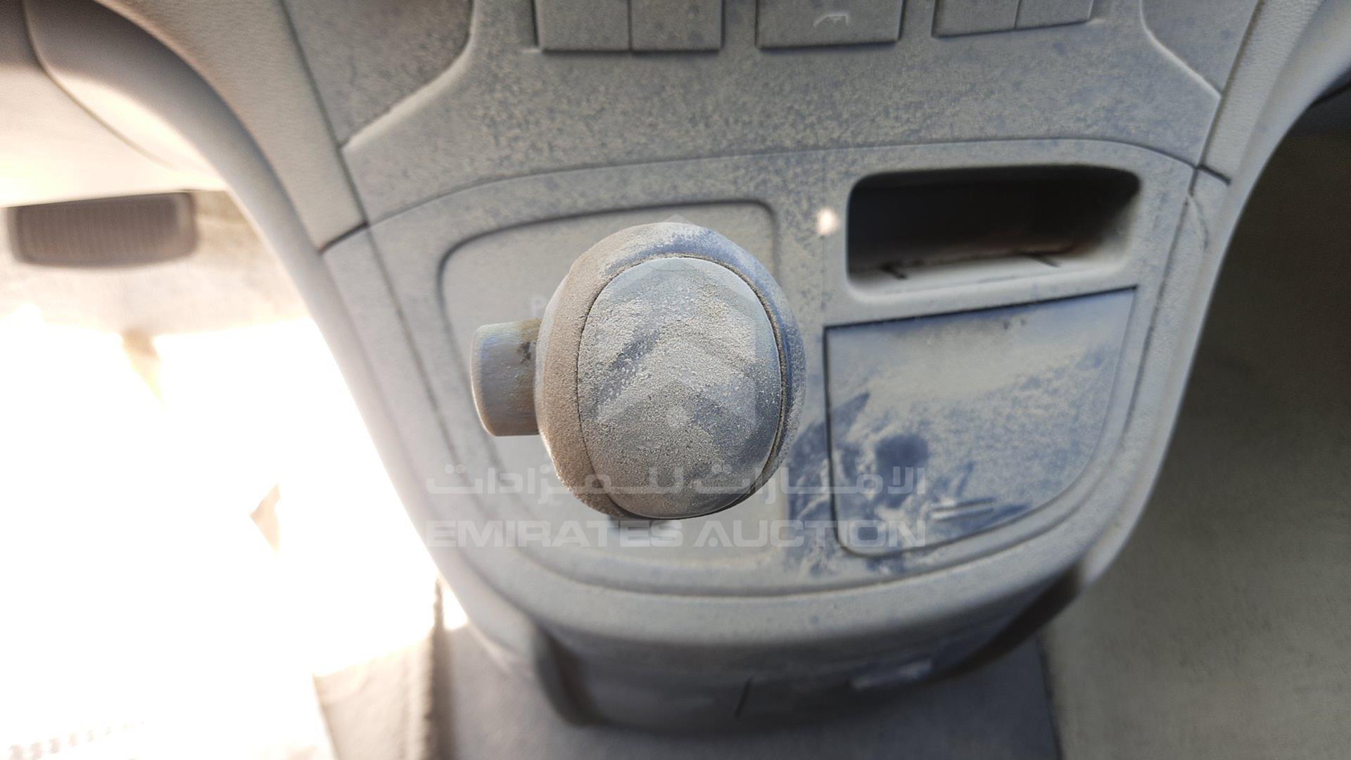 2011 HYUNDAI H1 VIN: KMJWA37R5BU239921