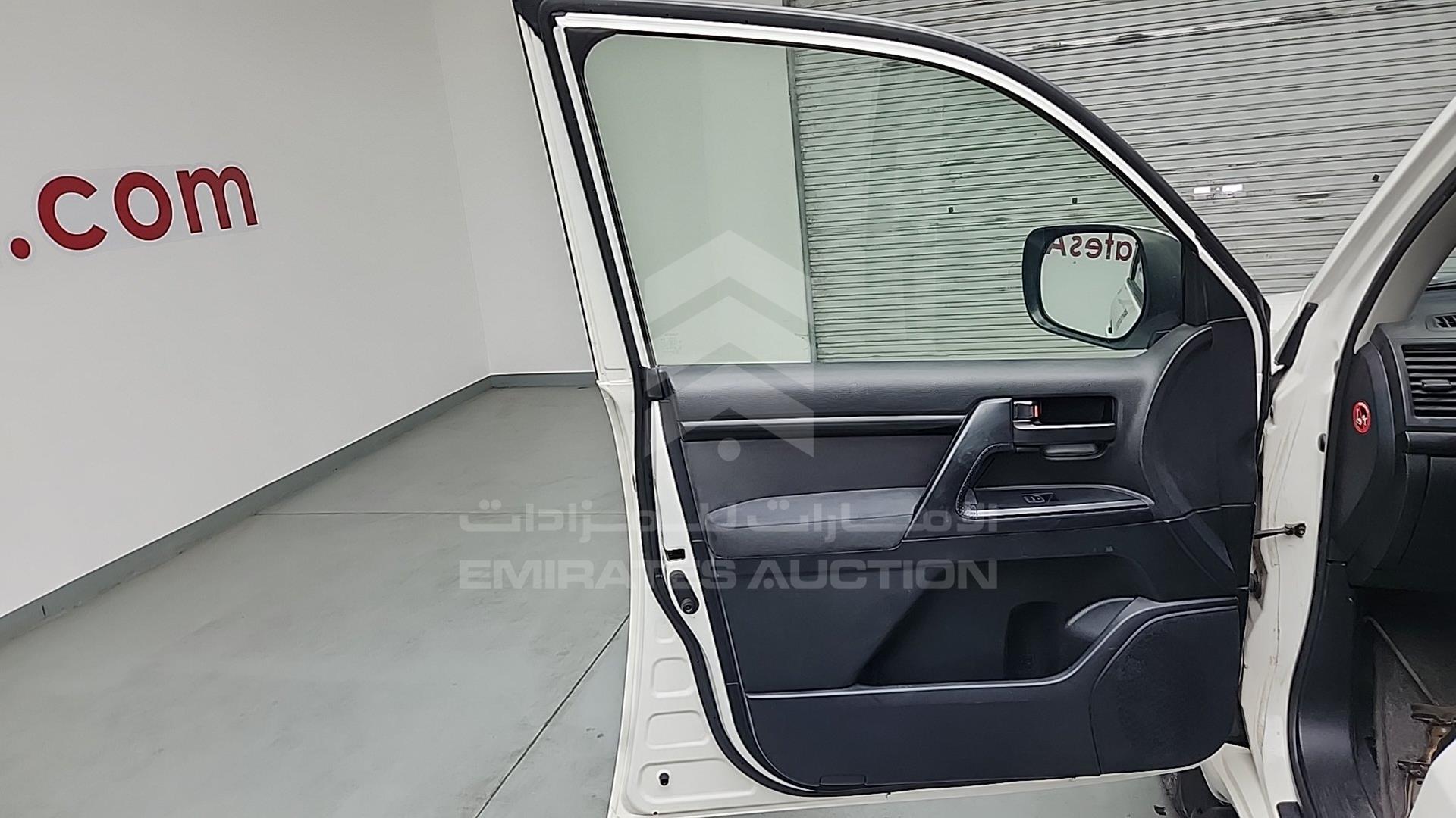 2014 TOYOTA LC 200 VIN: JTMHV09J404134874