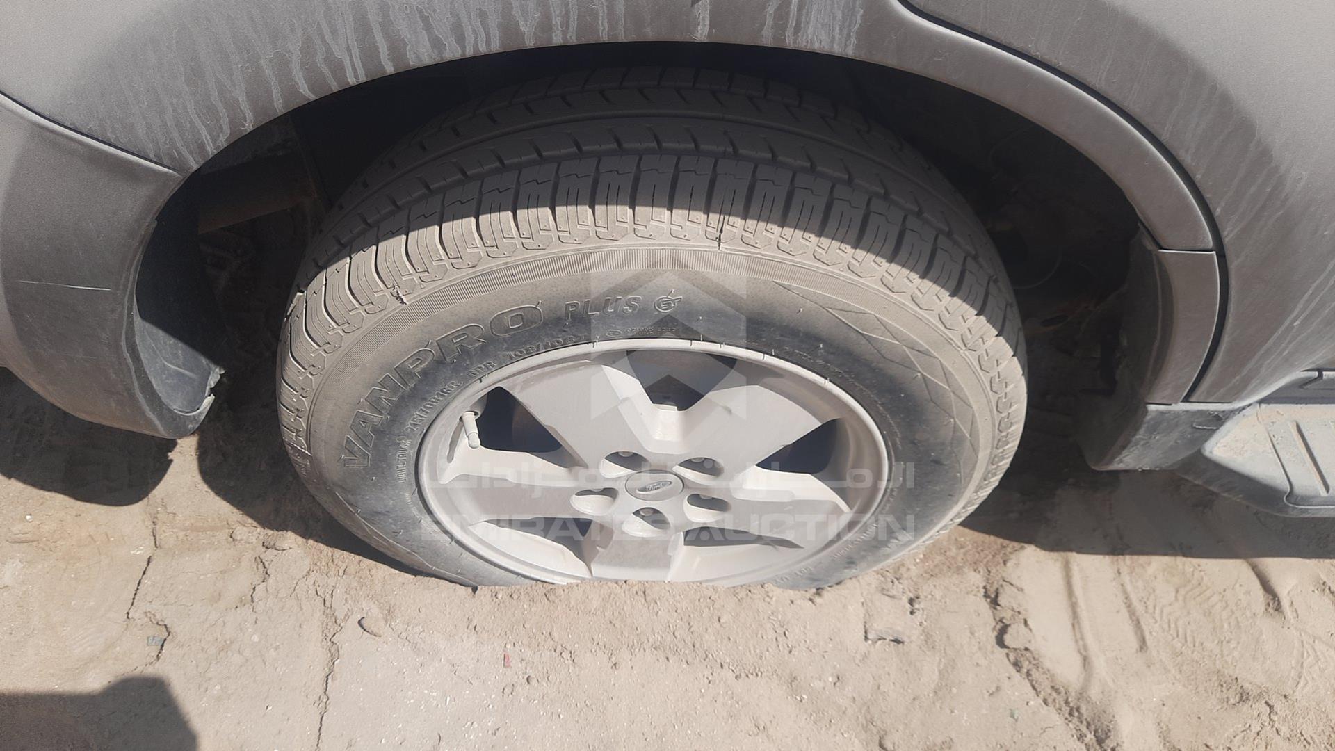 2008 FORD ESCAPE VIN: 1FMCU92148KA58989