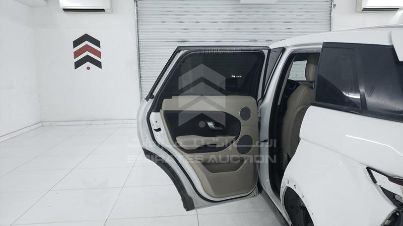 SALVA2BG4FH967657 Auction: EmiratesAuction Lot: 405169 SALVA2BG4FH967657 Range Rover Evoque 2015 WHITE Photo 19