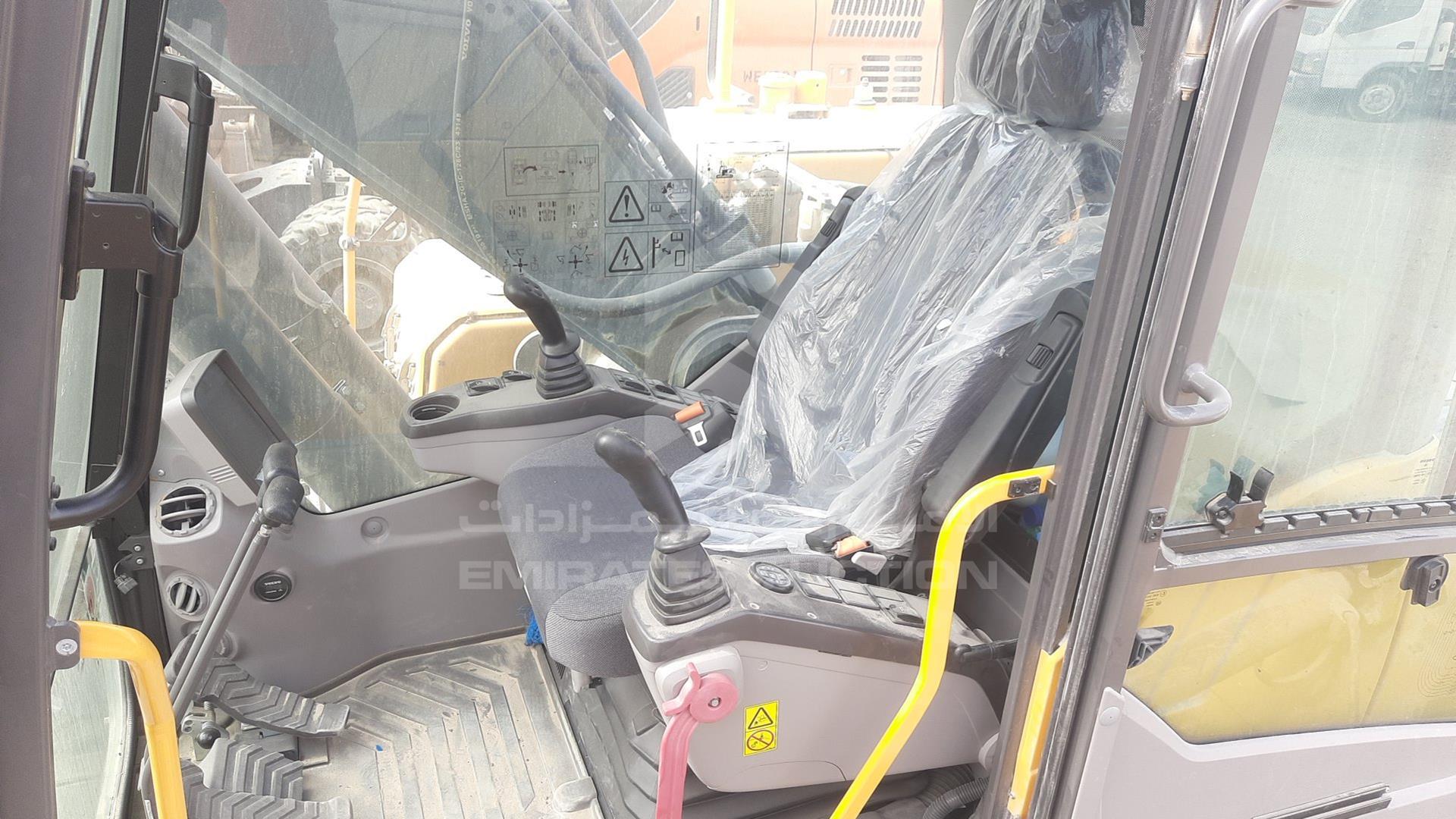 2024 VOLVO EC220DL VIN: VCEC220DE00232955