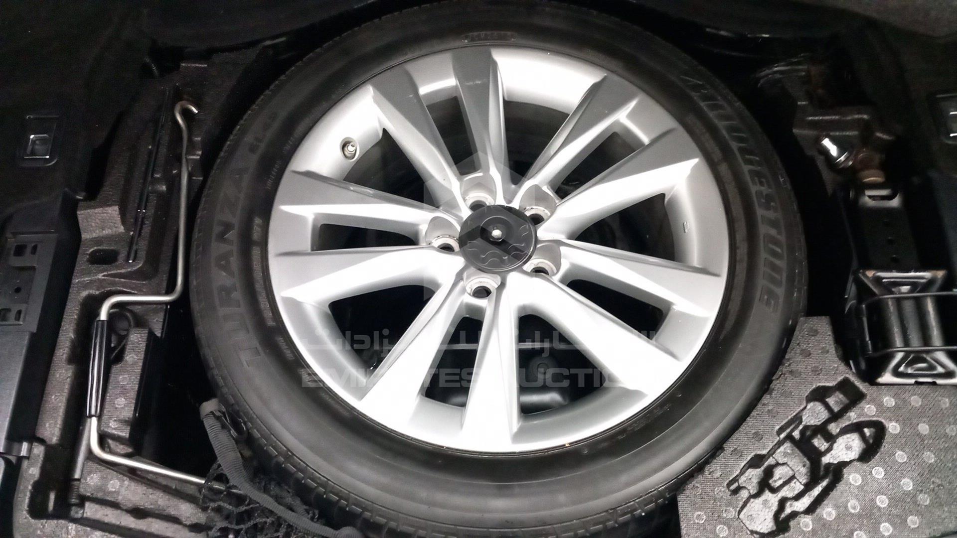 2013 LEXUS LS 460 L VIN: JTHCL5EF9D5019233