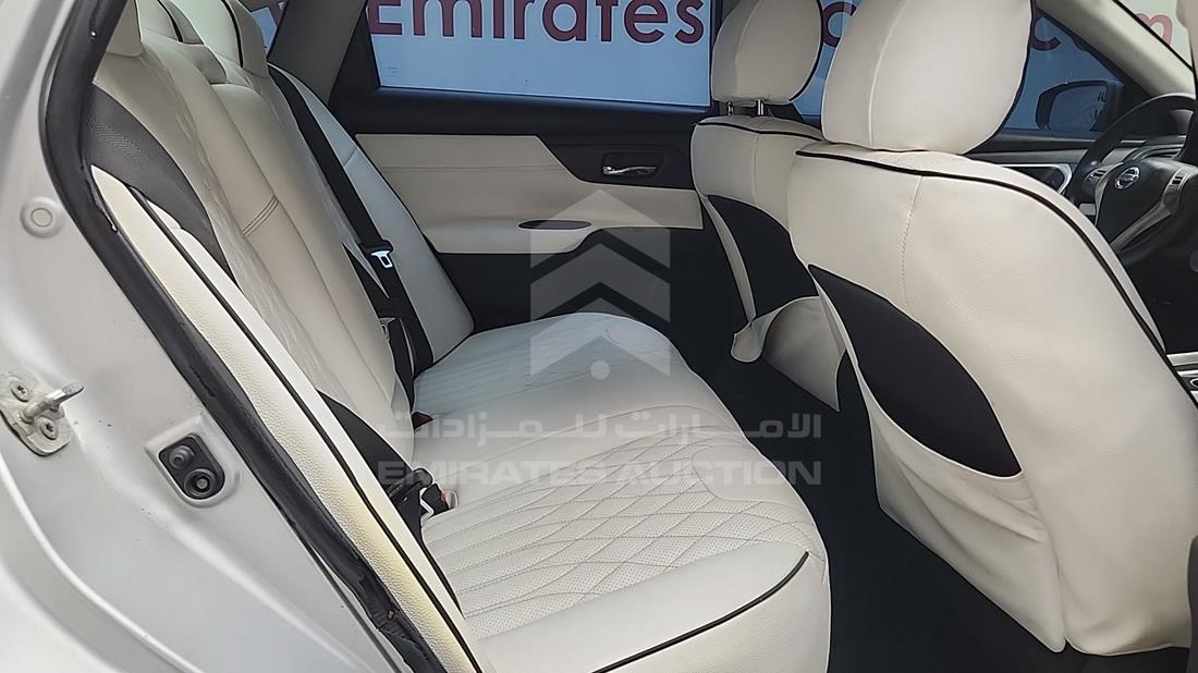 نيسان التيما 2018 — زاوية الراكب الخلفي اليمنى — صورة 24