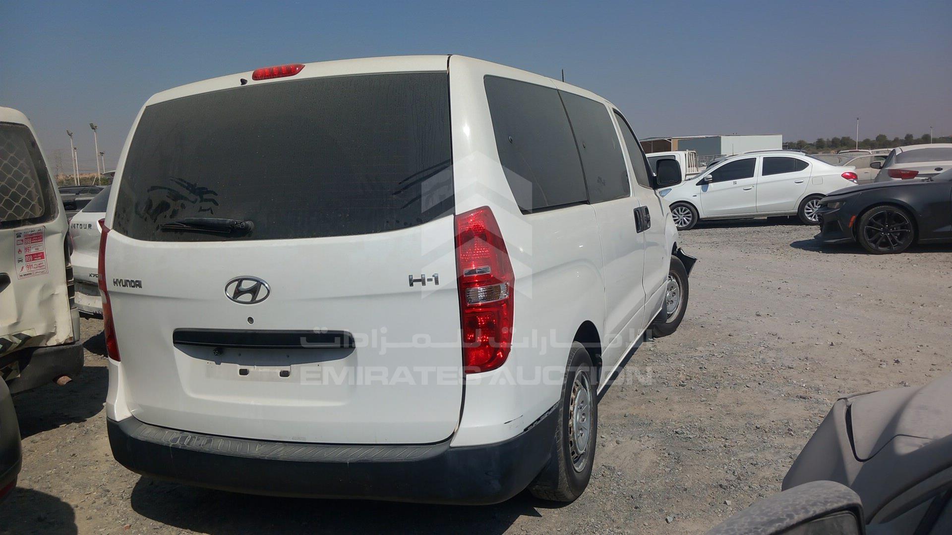 2015 HYUNDAI H1 VIN: KMHWG81R3FU643795