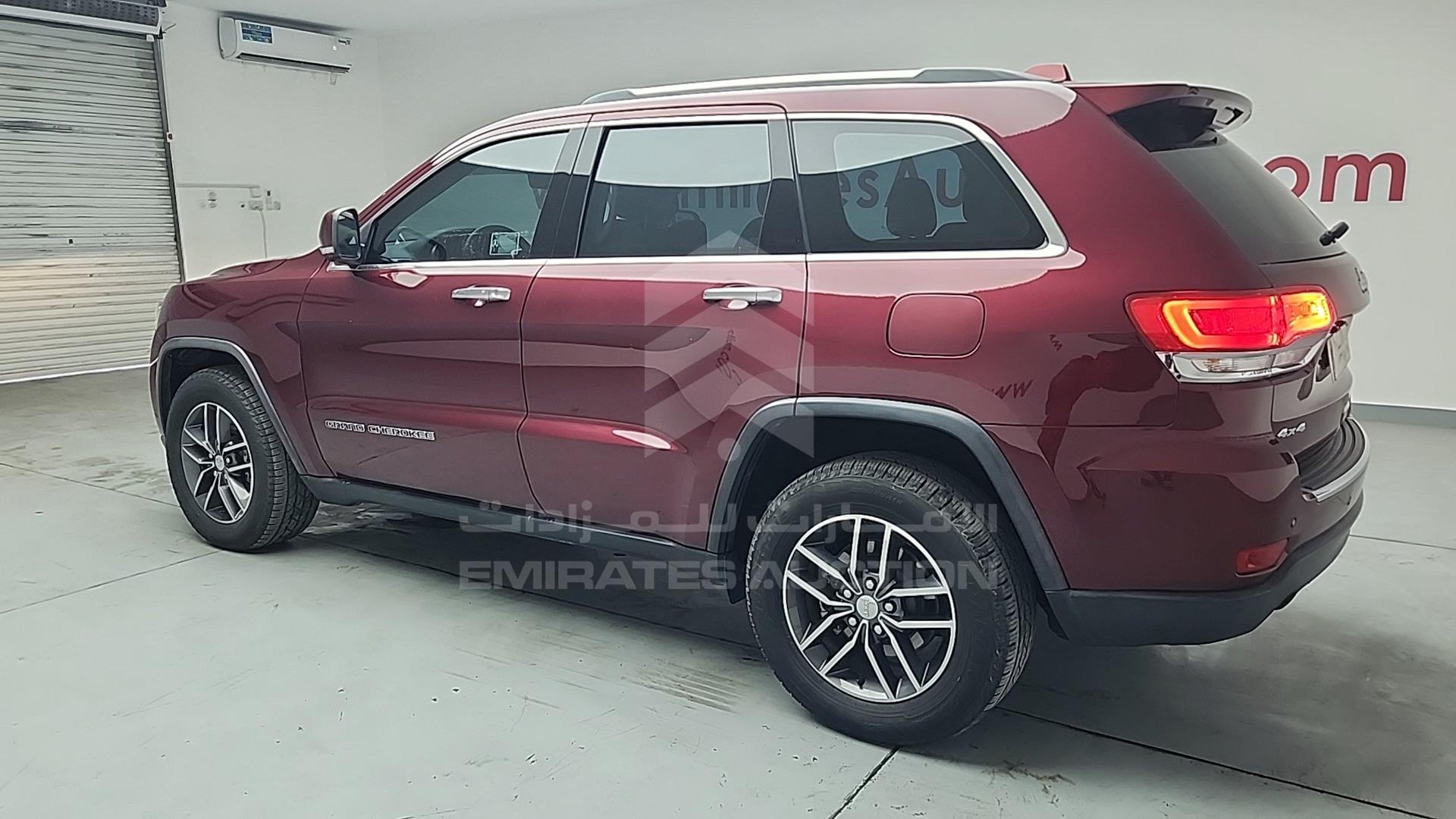2018 JEEP GRAND CHEROKEE VIN: 1C4RJFBG3JC238071