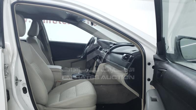 6T1BF9FK6HX692658 Auction: EmiratesAuction Lot: 436635 6T1BF9FK6HX692658 Toyota Camry 2017 WHITE Photo 24