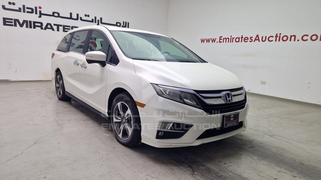 2018 Honda Odyssey — Front Right Angle — Photo 12