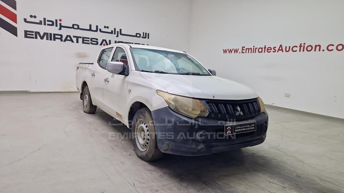 ميتسوبيشي L 200 2016 — الزاوية الأمامية اليمنى — صورة 15