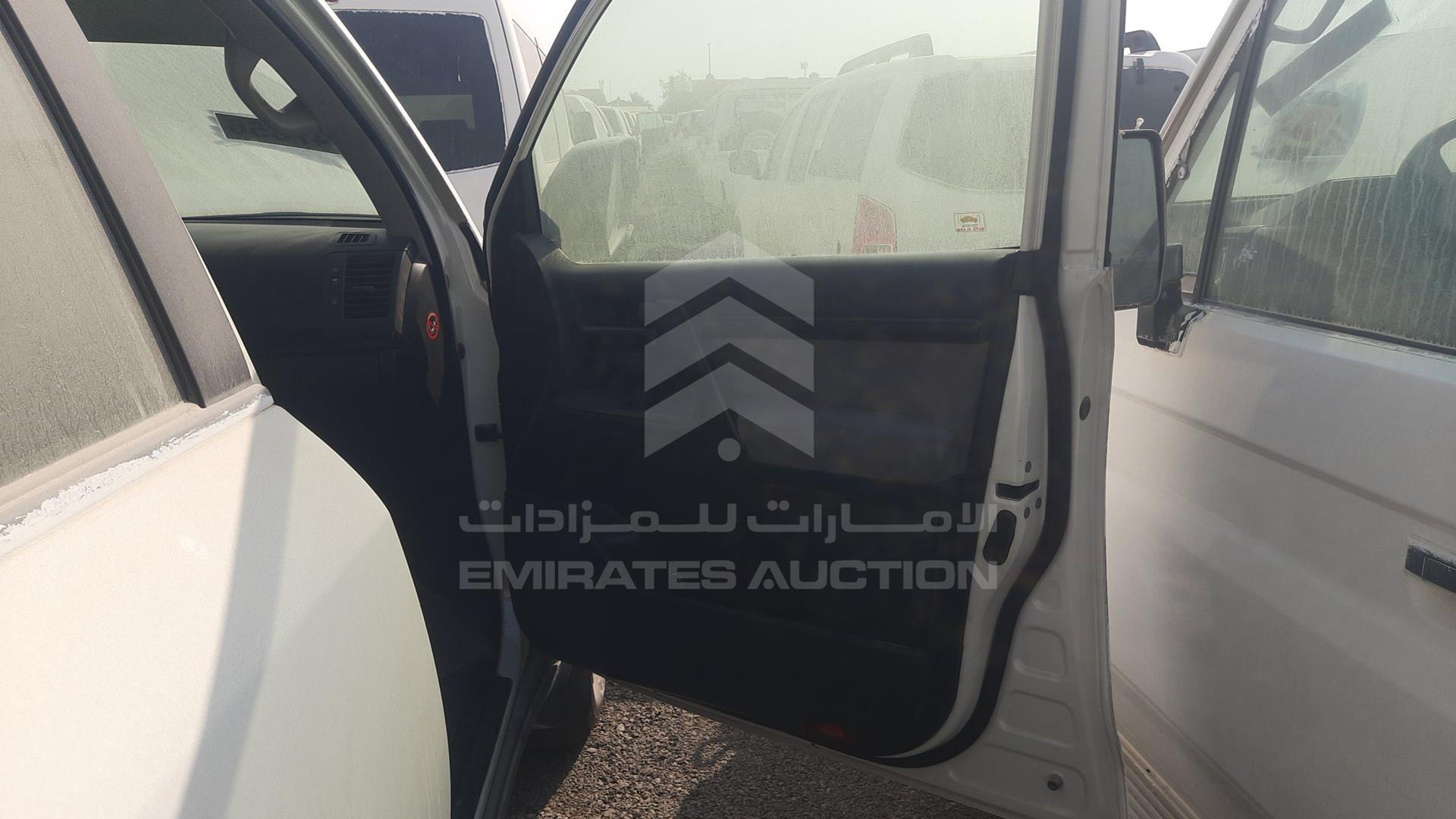 2011 TOYOTA LAND CRUISER VIN: JTMDU09J8B4043403