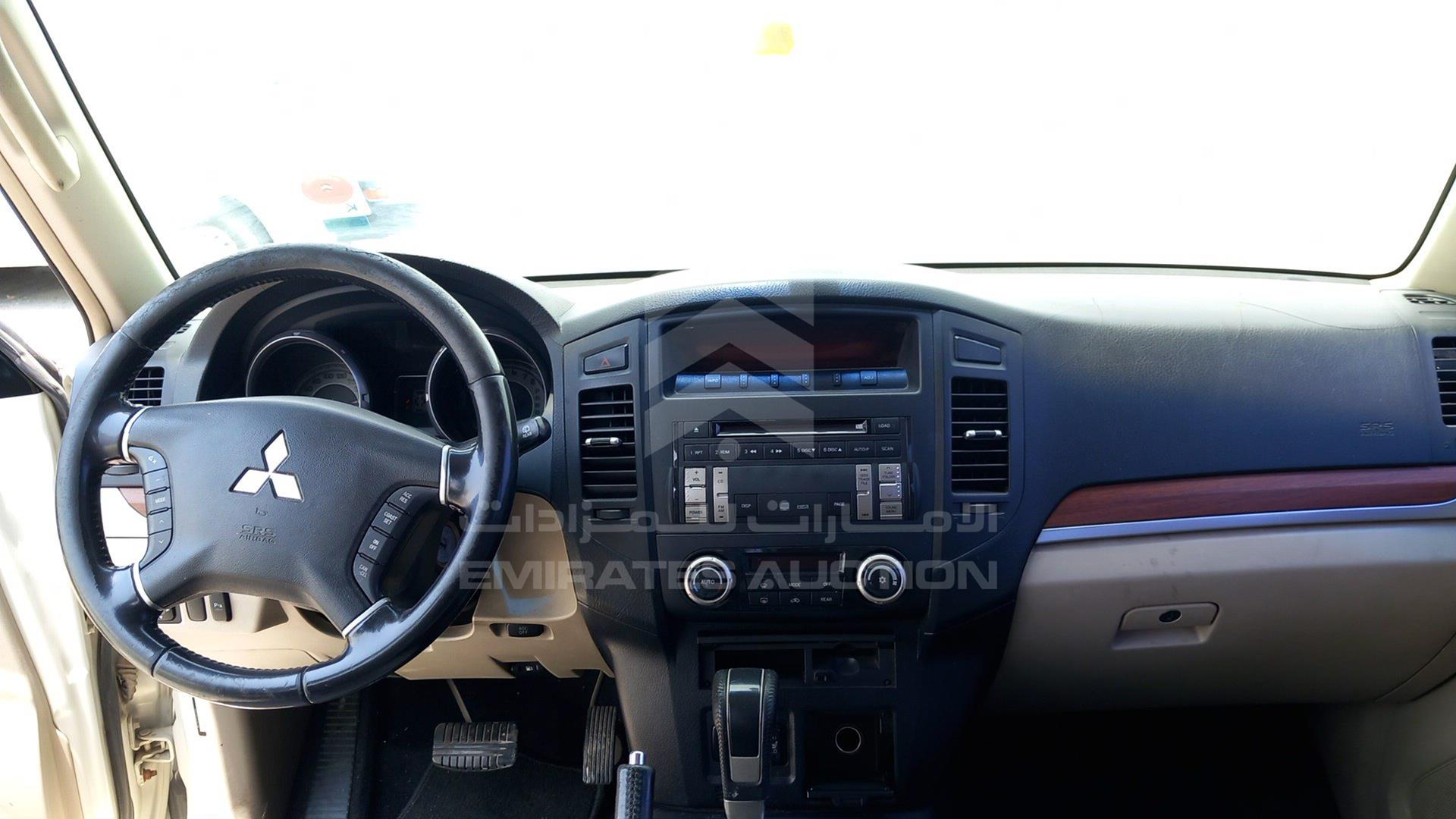 2008 MITSUBISHI PAJERO VIN: JMYLRV93W8J724284