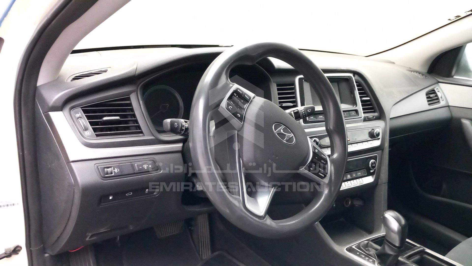 2019 HYUNDAI SONATA HYBRID VIN: KMHE24132KA093094