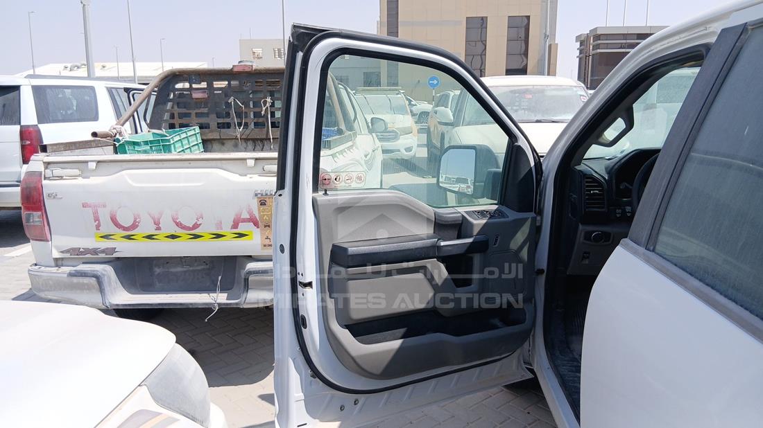 فورد اف 150 2019 — الباب الأمامي الأيسر — صورة 10