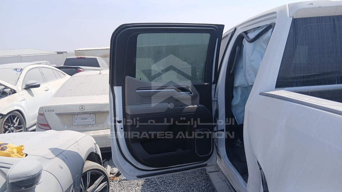 جي ام سي سيررا 2025 — الباب الخلفي الأيسر — صورة 18